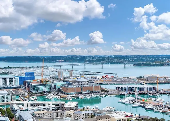 Gorgeous Seaview And Harbour View 2 Bedroom Apartment