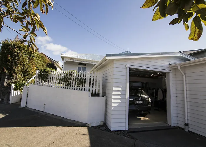 Spacious And Charming Grey Lynn Villa