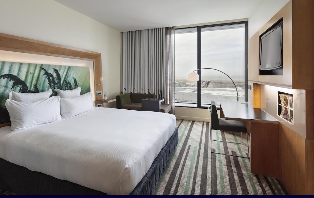 Hotel Novotel Airport 4*