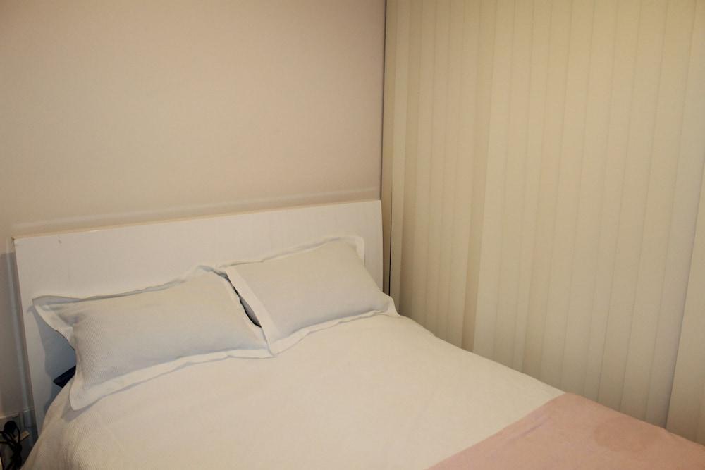 - Hobson St 4* Auckland