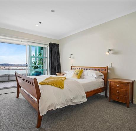 Waterfront Serviced On Prince's Wharf 4*