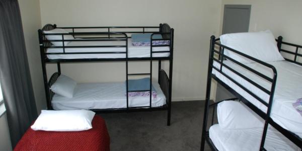 Kiwi Airport Backpackers Hostel