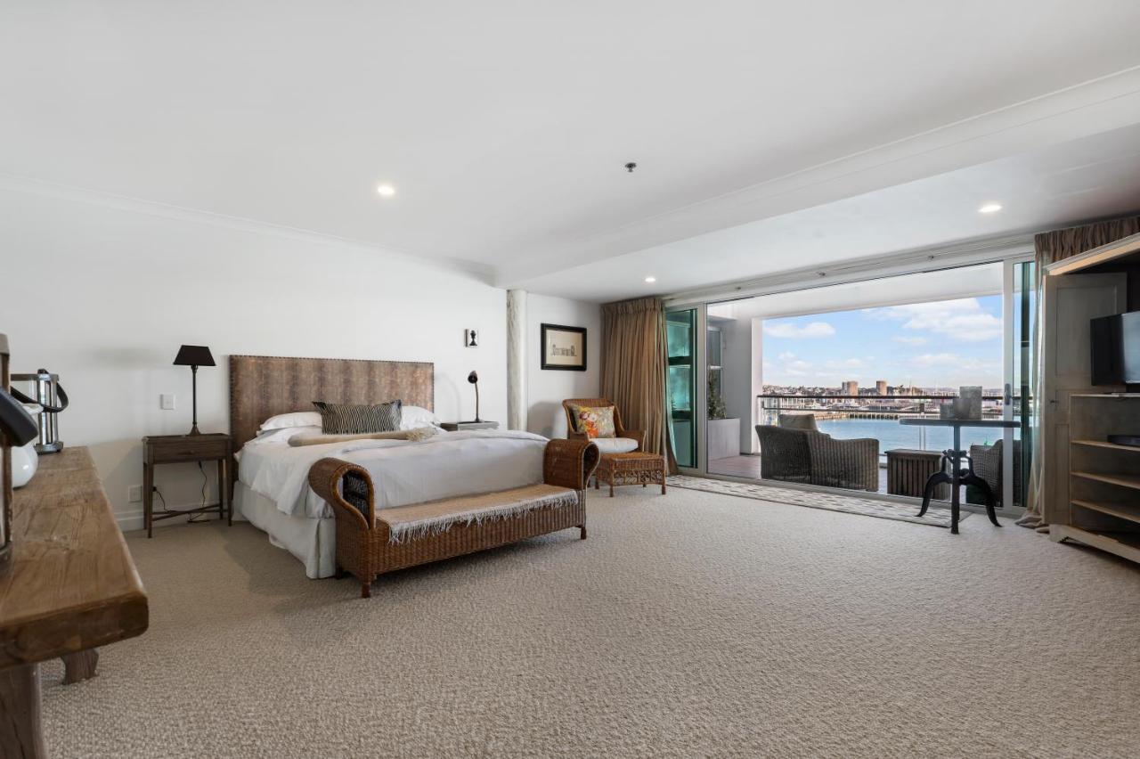 Waterfront Serviced On Prince's Wharf 4*