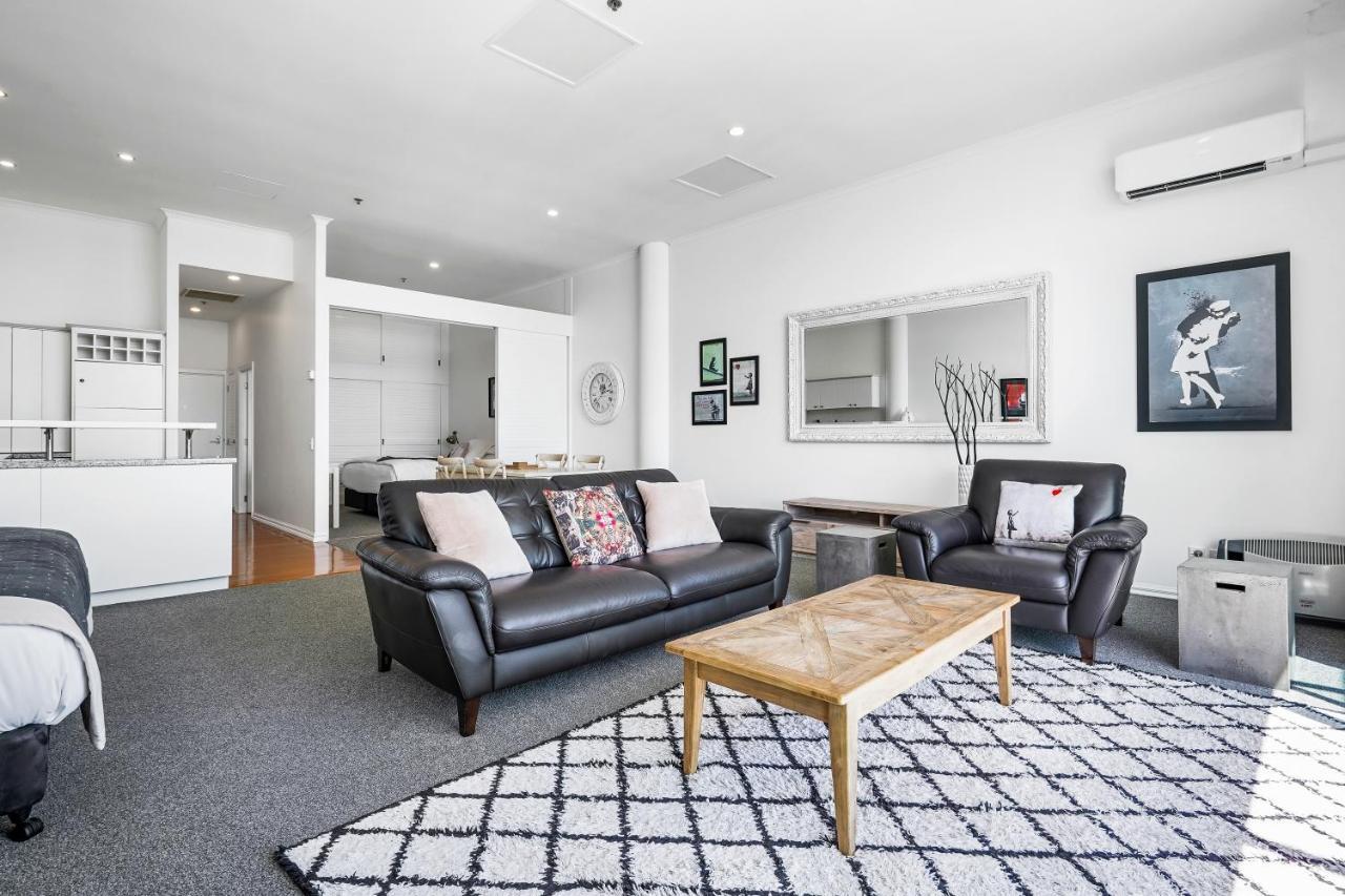 Waterfront Serviced On Prince's Wharf Aparthotel