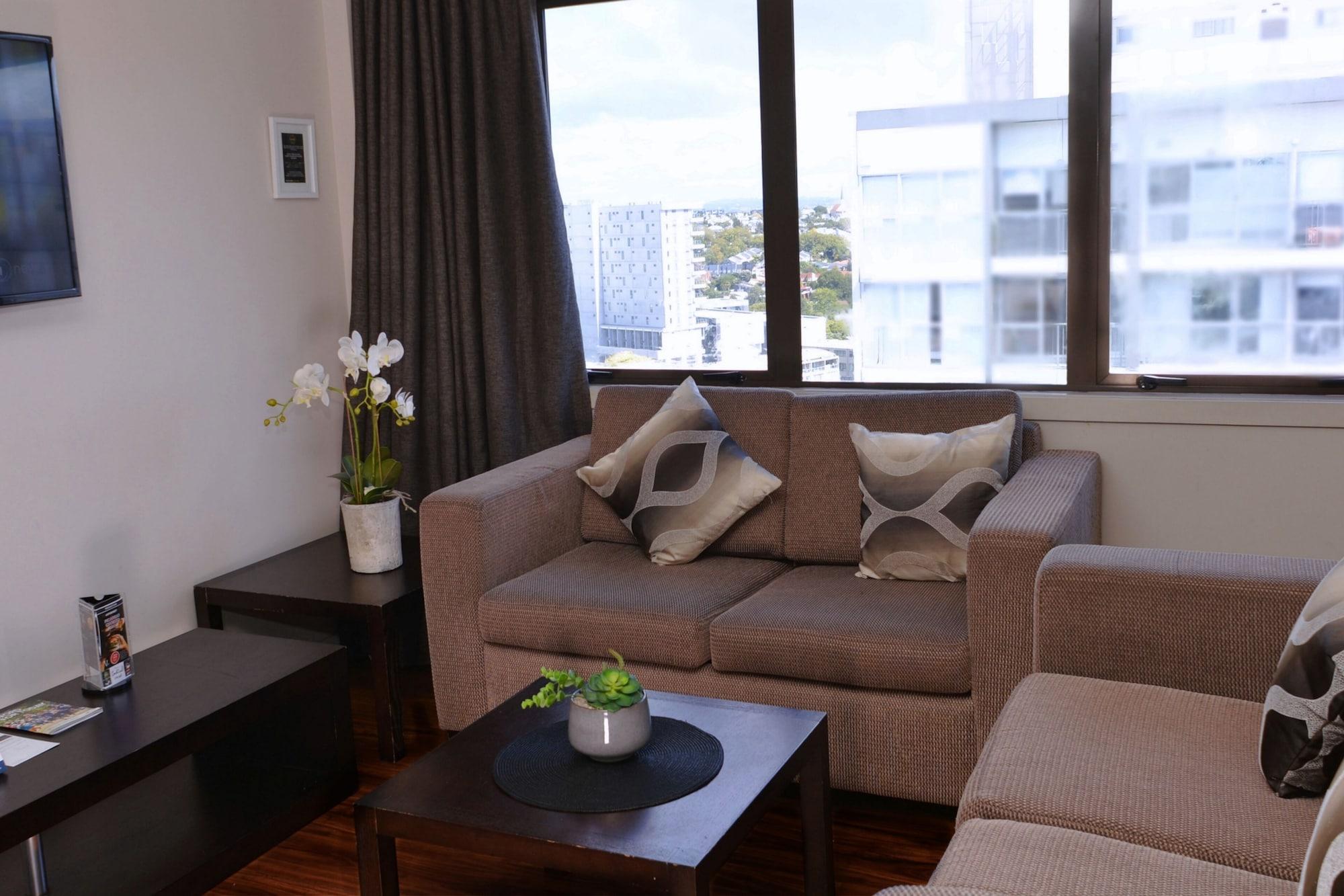 - Hobson St Aparthotel