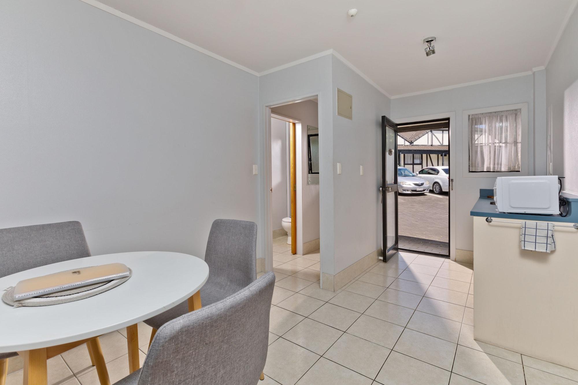Oakwood Manor Motor Motel 3*