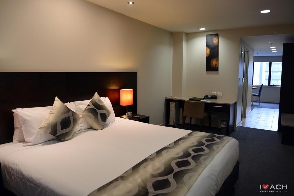 - Hobson St Aparthotel