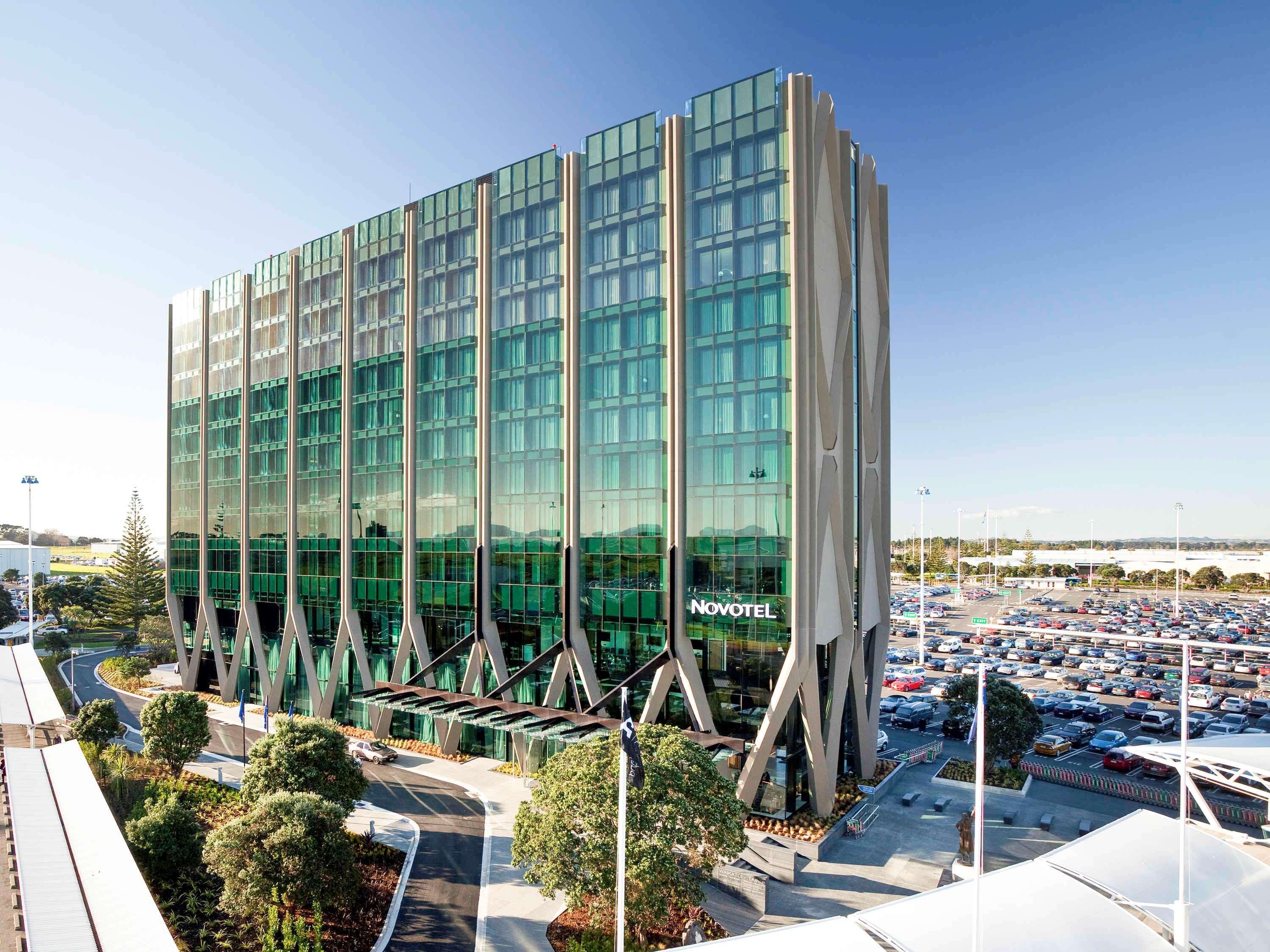 Novotel Airport Hotel 4*