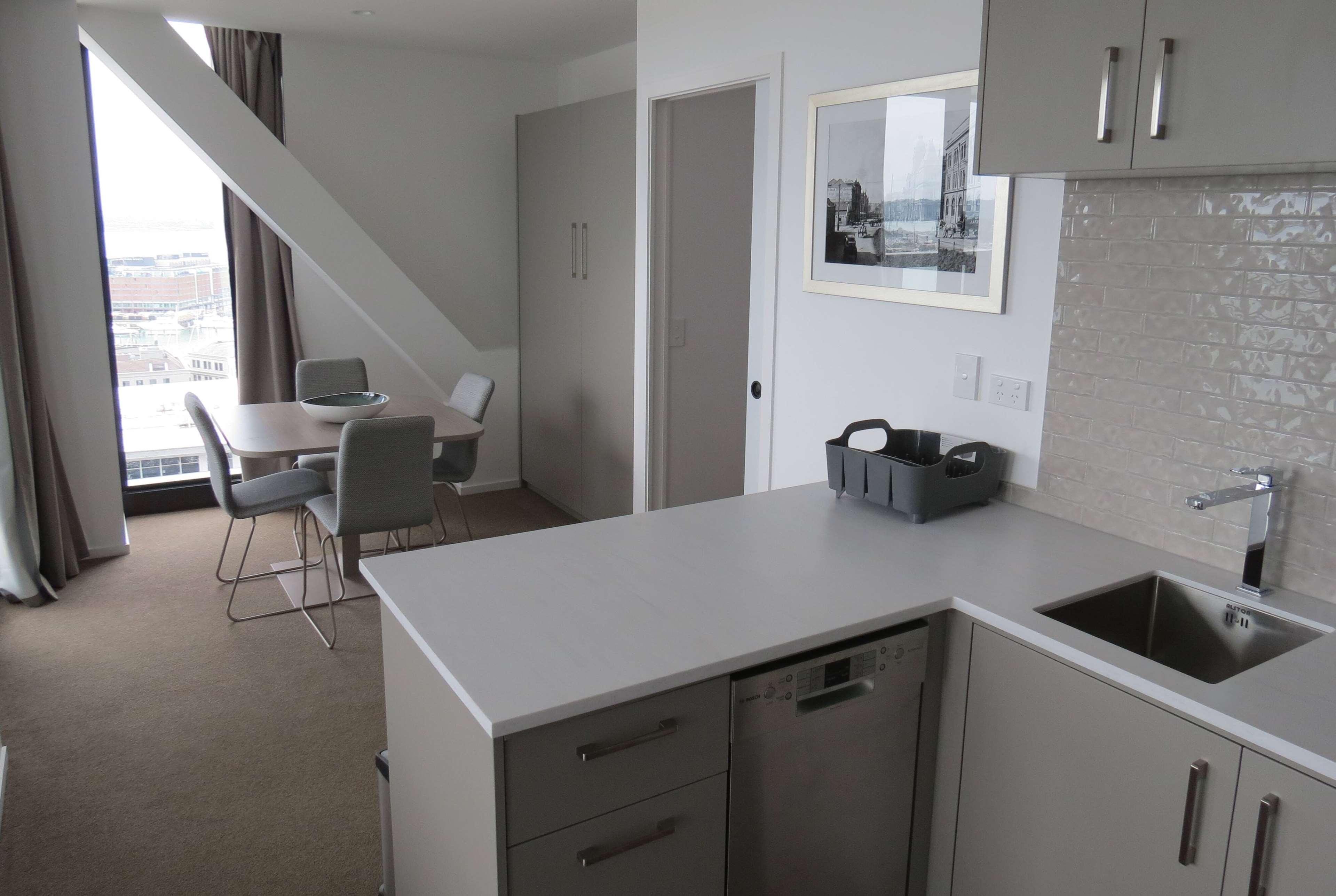 Ramada By Wyndham Victoria Street West Hotel 4*
