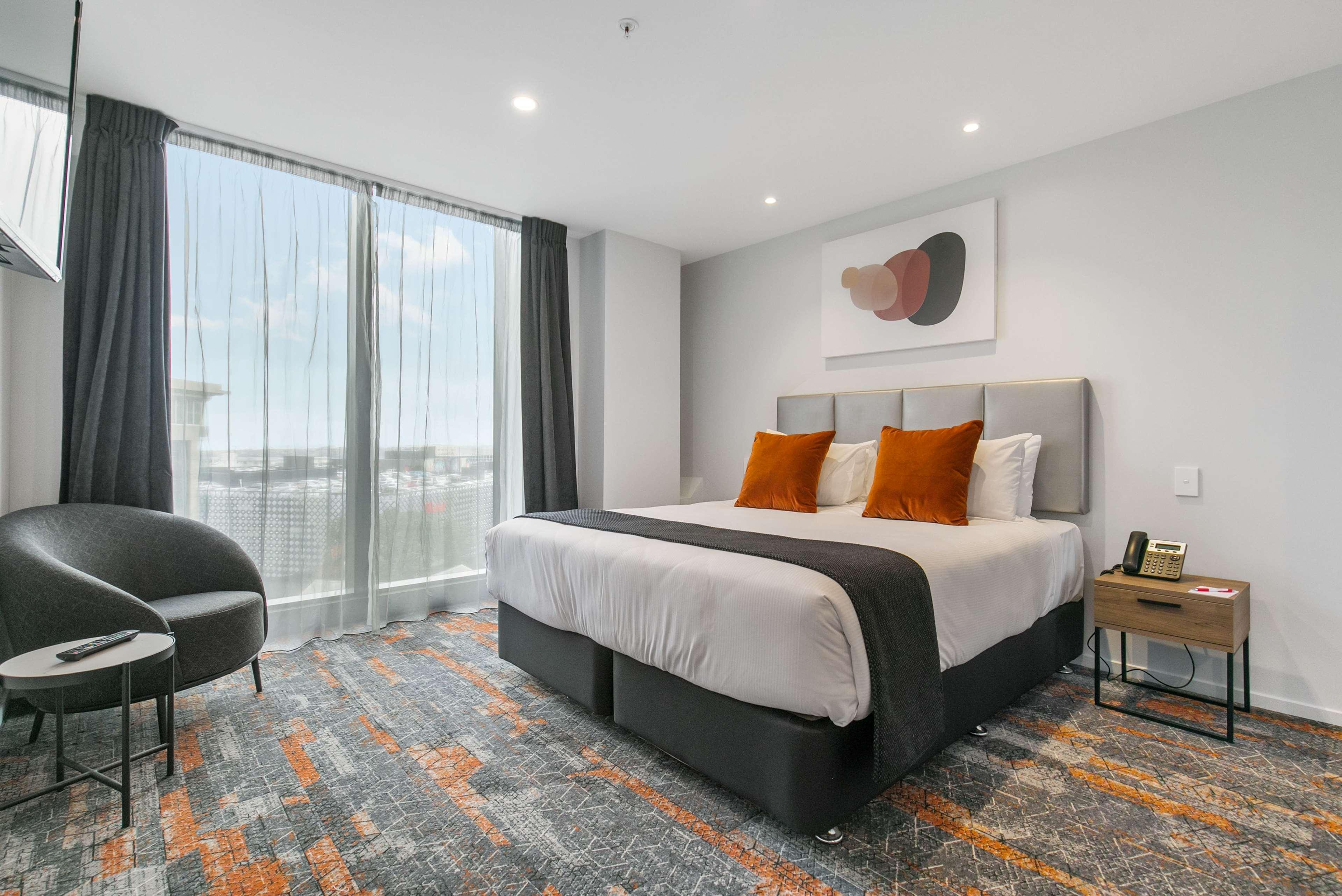 Hotel Ramada By Wyndham Newmarket 4*