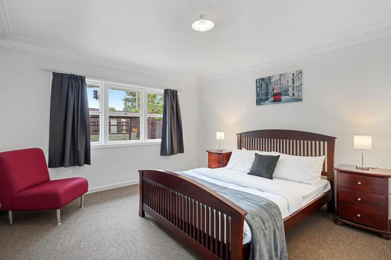 Casa de férias Homey Hideaway 3 Bedroom W Parking , Wi-fi And Netflix *