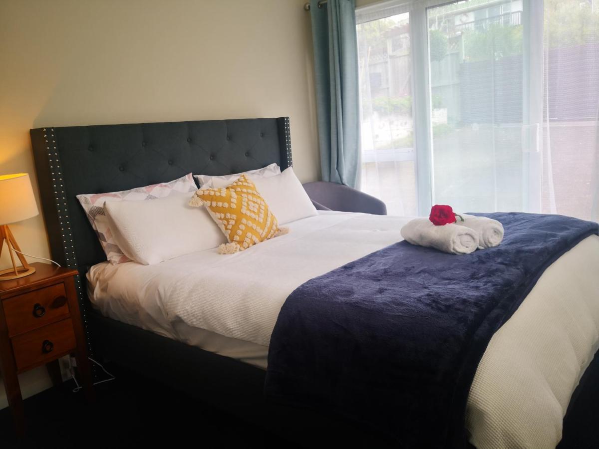 Rose * Auckland