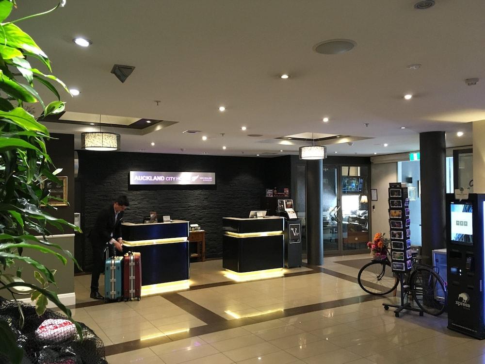 - Hobson St 4*