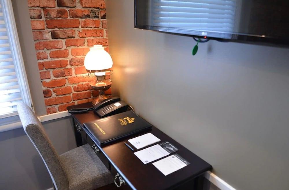 - Hobson St Aparthotel Auckland