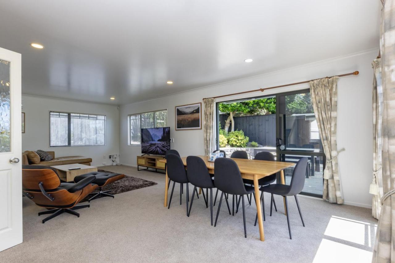 Holiday home Spa, Movies, Pool Table, Table Tennis In Ellerslie! *