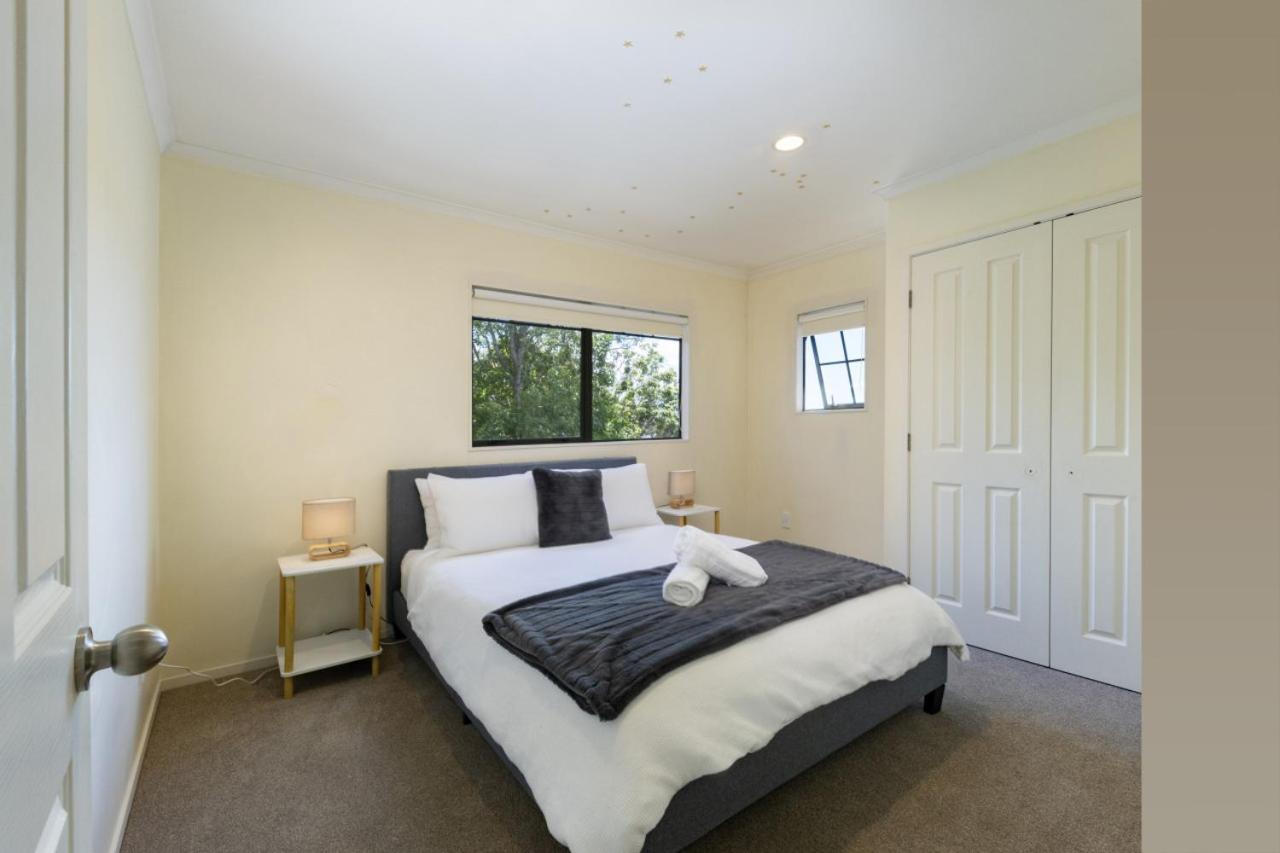 Spa, Movies, Pool Table, Table Tennis In Ellerslie!