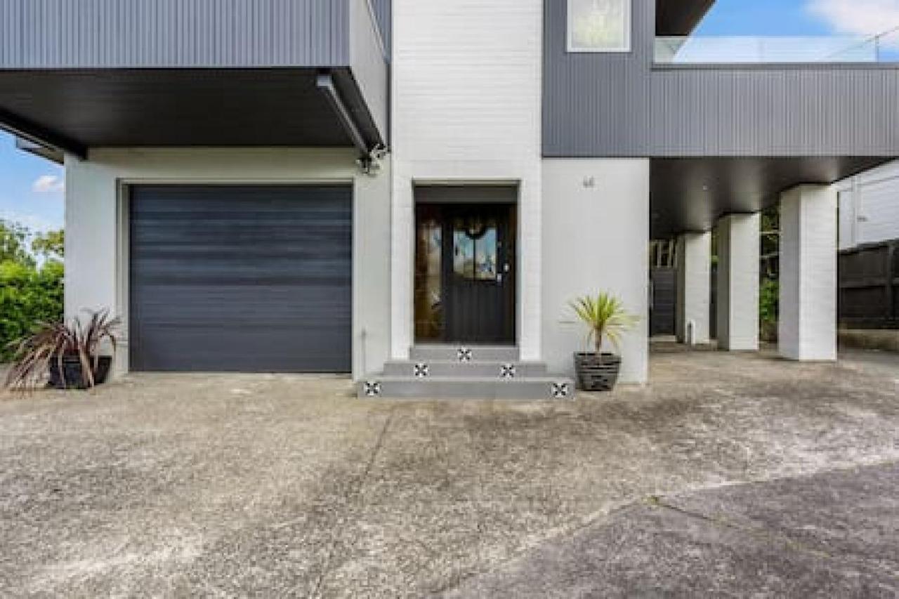 Holiday home Coastal Getaway With Seaview And Deck Auckland