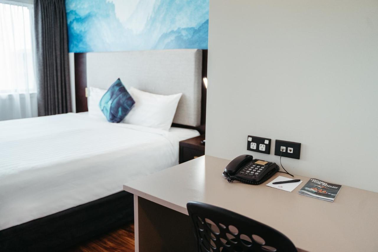 - Hobson St 4*