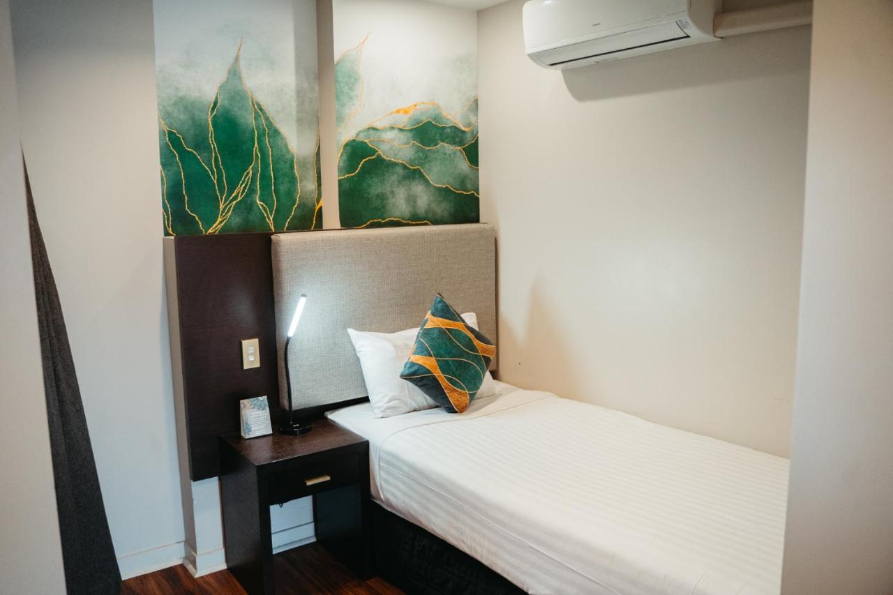 - Hobson St 4*
