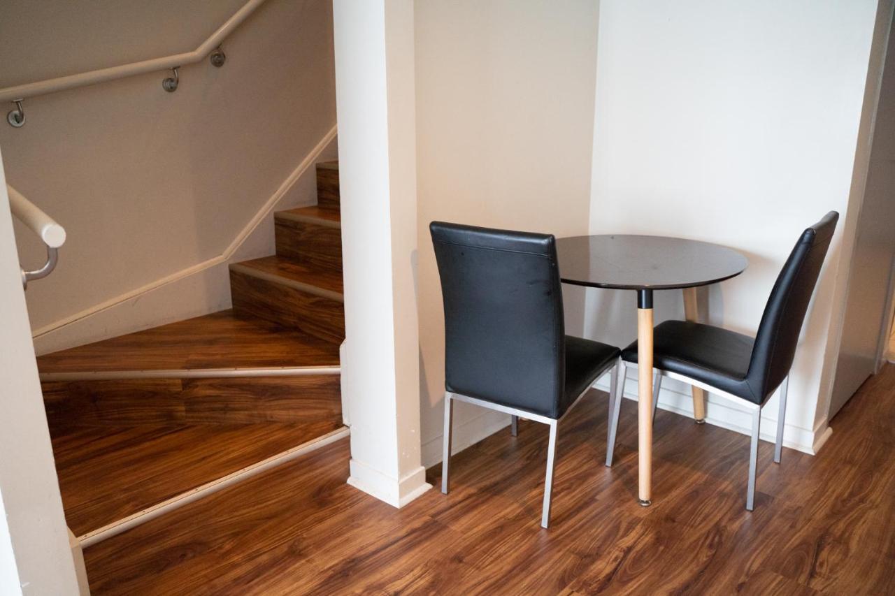 - Hobson St Aparthotel