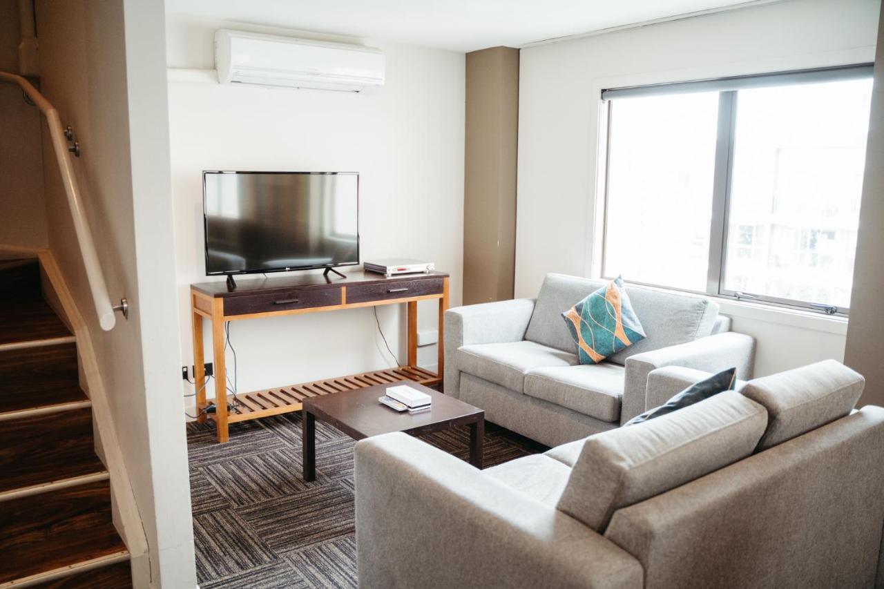 - Hobson St 4*