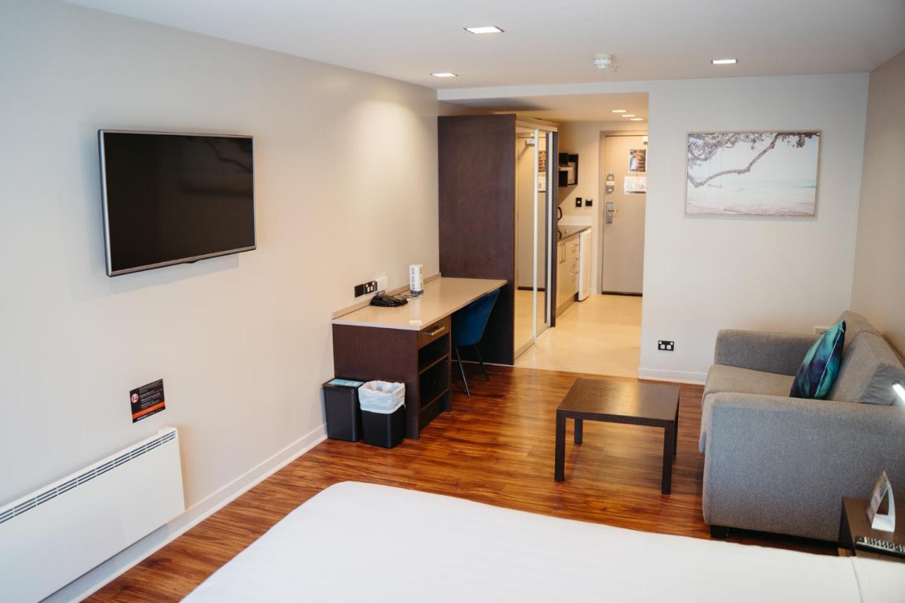 - Hobson St 4*