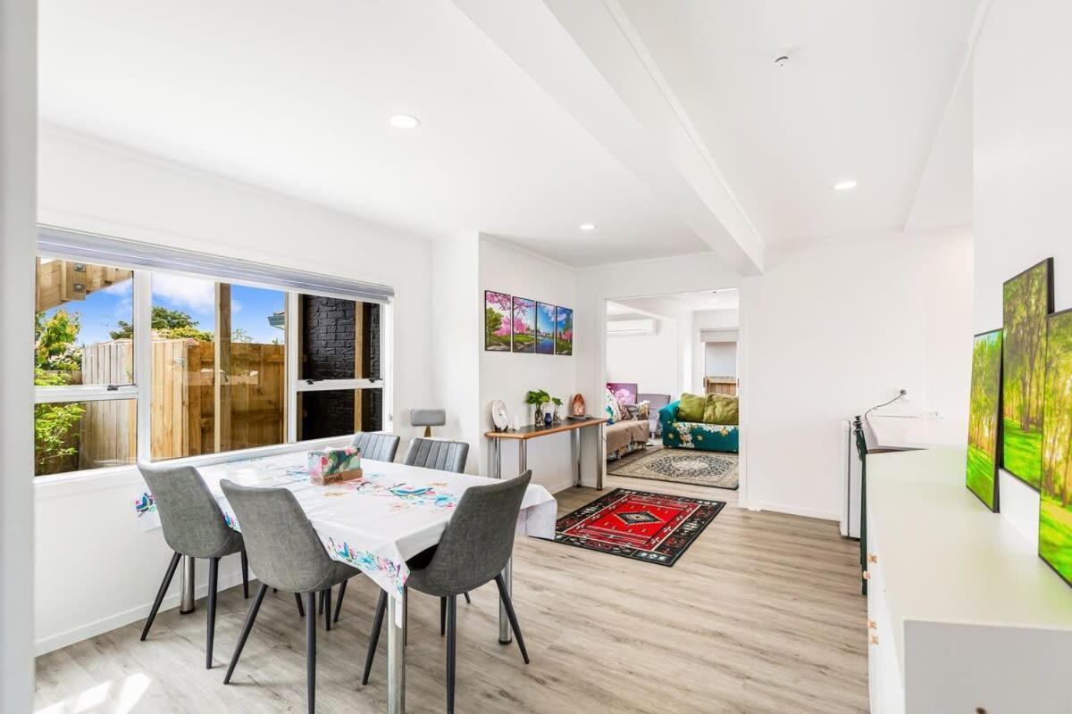 Holiday home Spacious Freshly Renovated 3br Ellerslie Unit