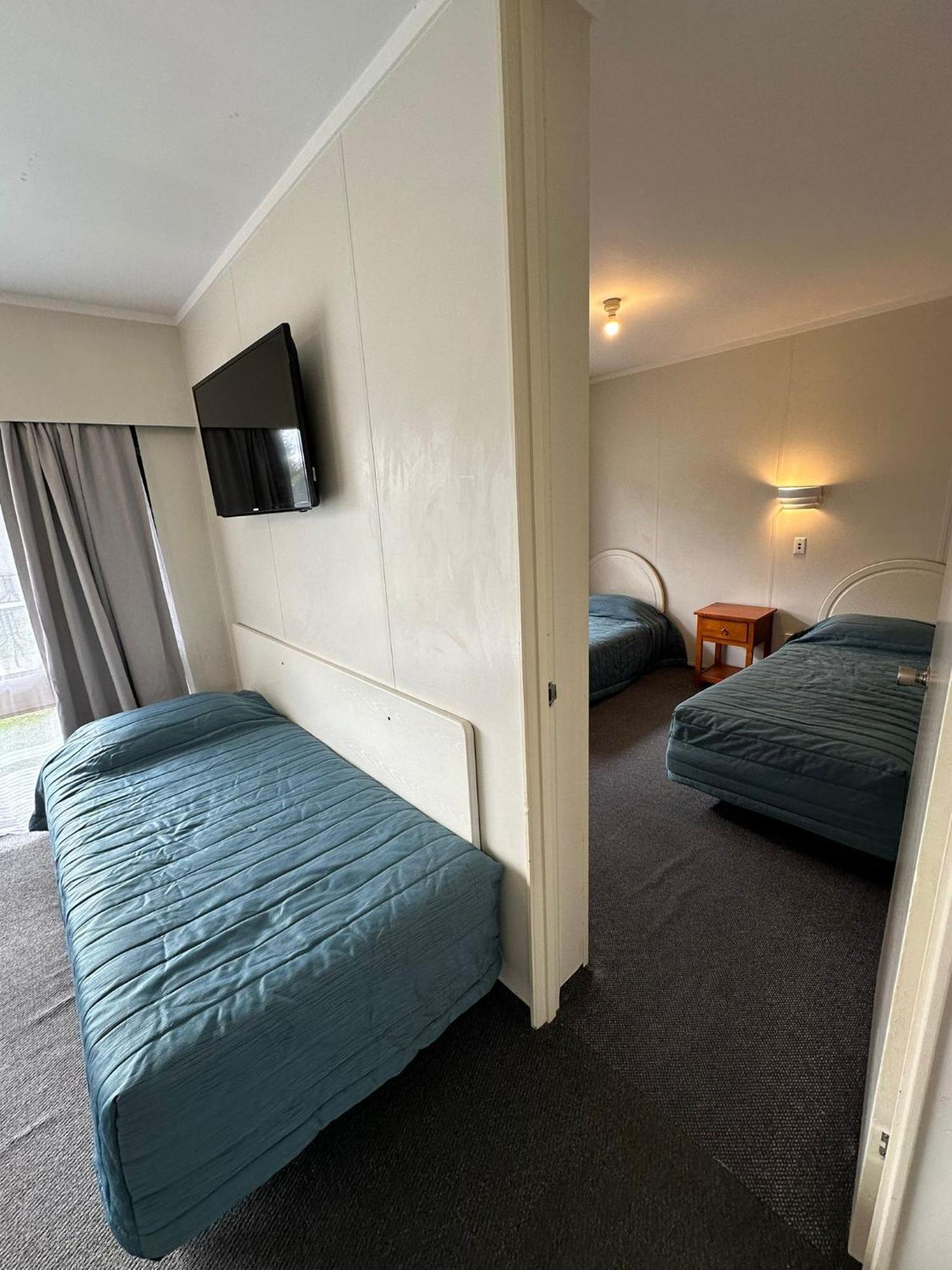 Airport Westney Guest house *