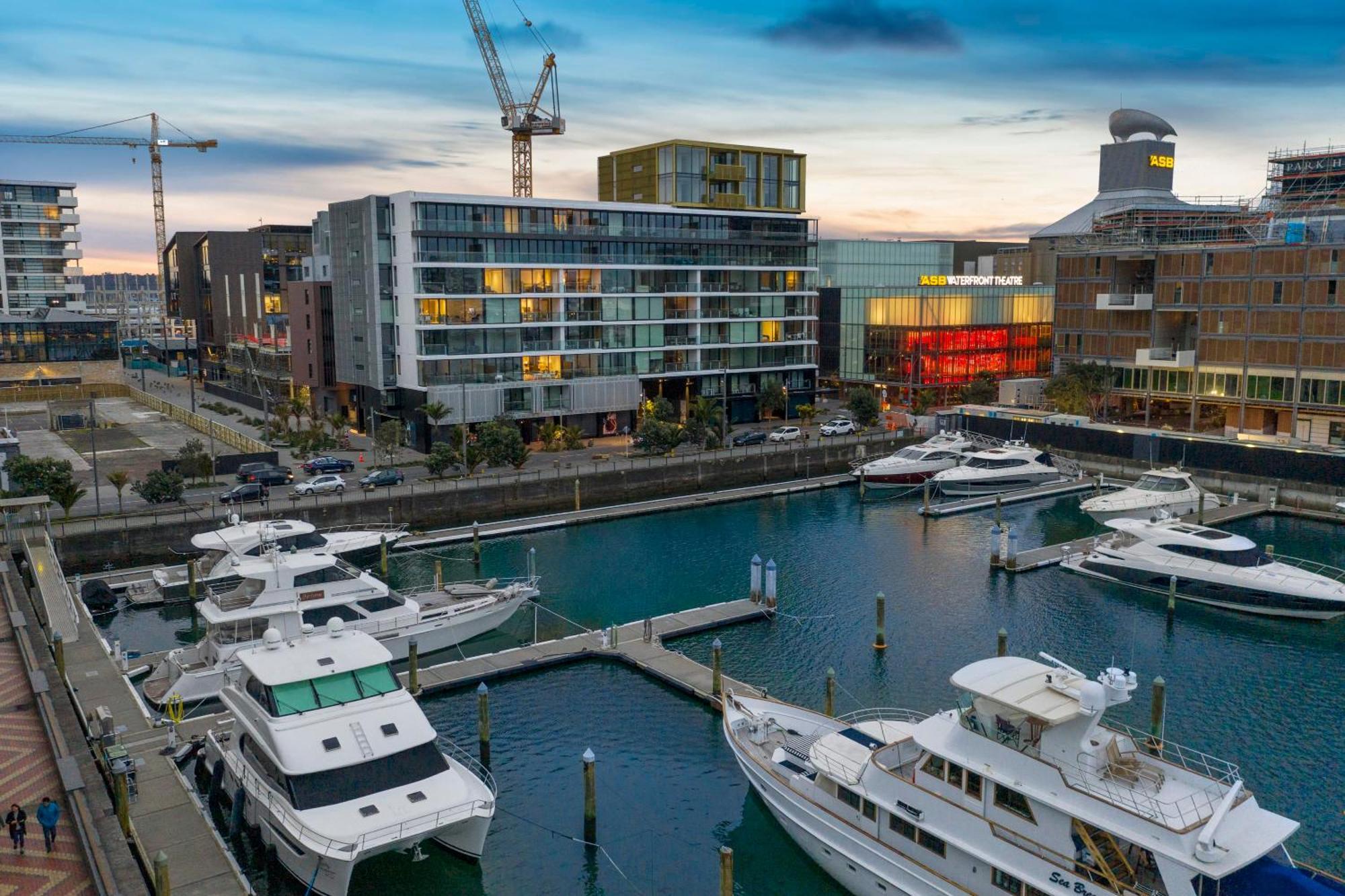 Harbour Front Living At Wynyard Marina Apartment *