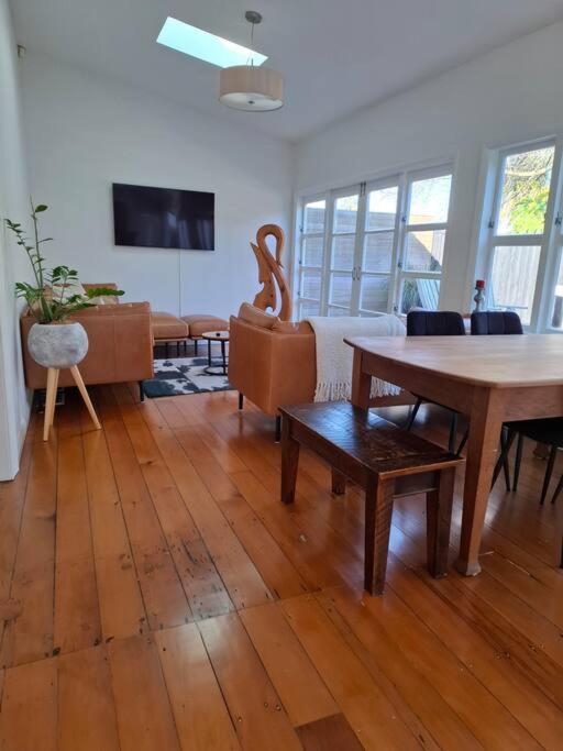 Grafton House Oasis, * Auckland