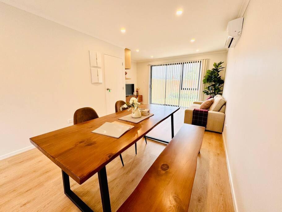 Henderson - 4-bedrooms * Auckland