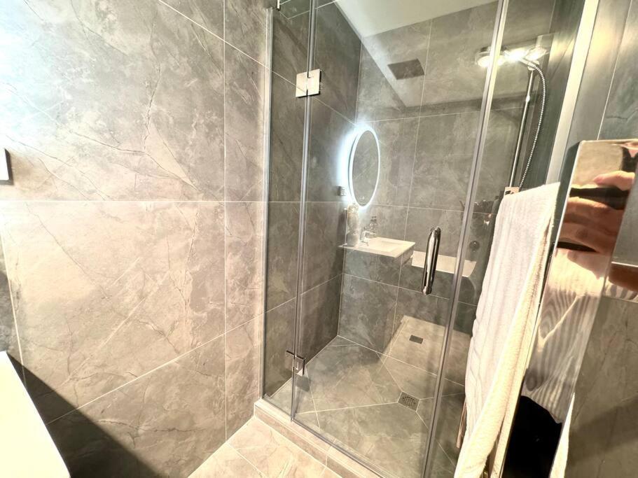 Henderson - 4-bedrooms Apartment *