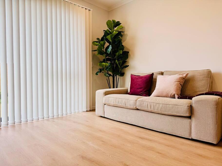 Henderson - 4-bedrooms * Auckland