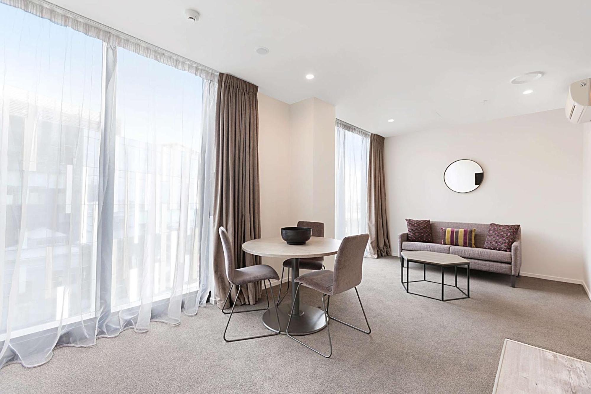 Ramada By Wyndham Victoria Street West 4*