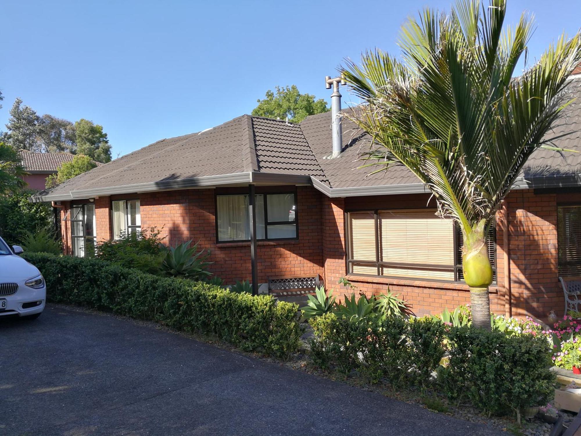 Villa Beautiful Estuary Views In Shelly Park Auckland