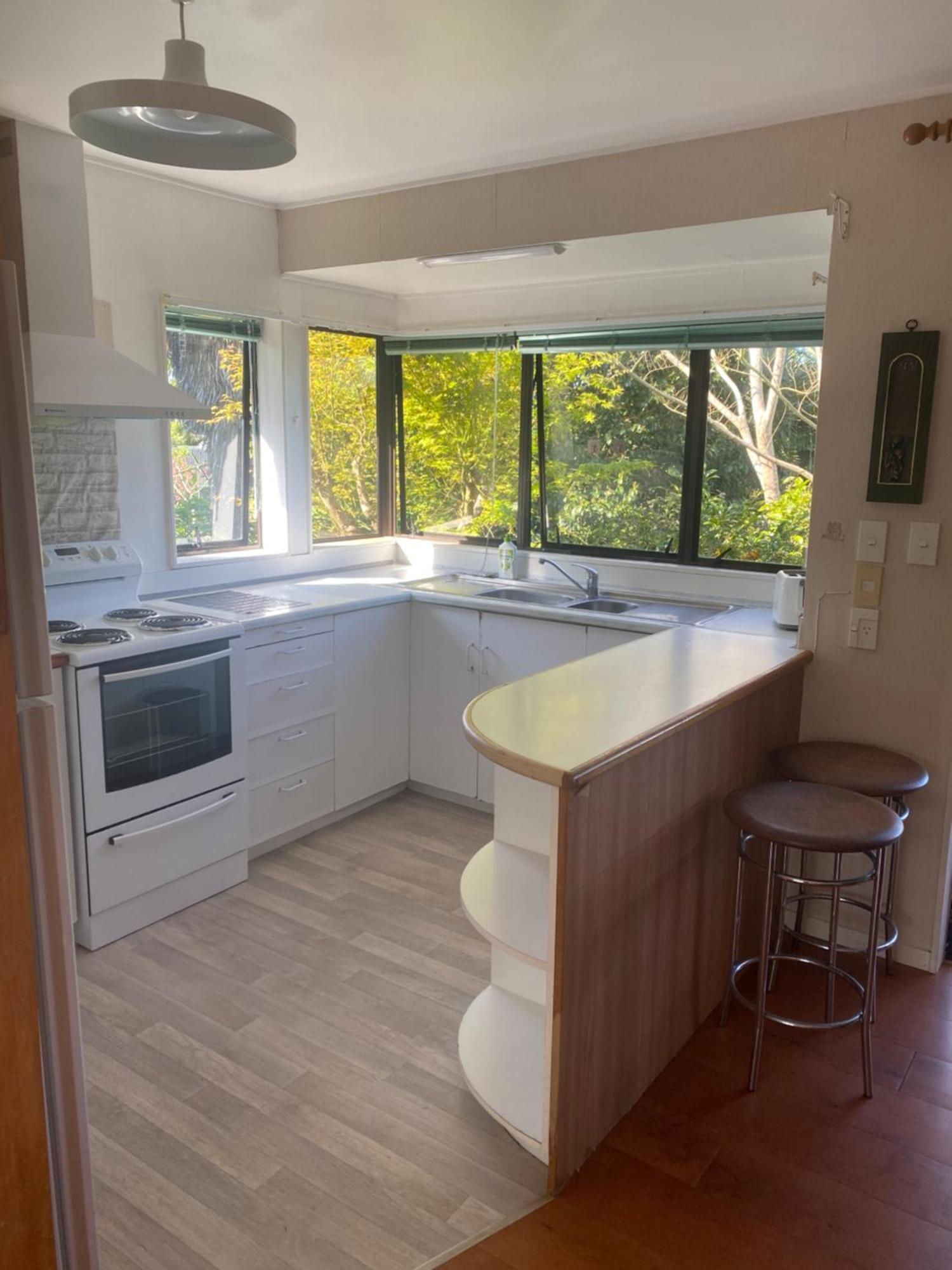 Beautiful Estuary Views In Shelly Park Villa Auckland