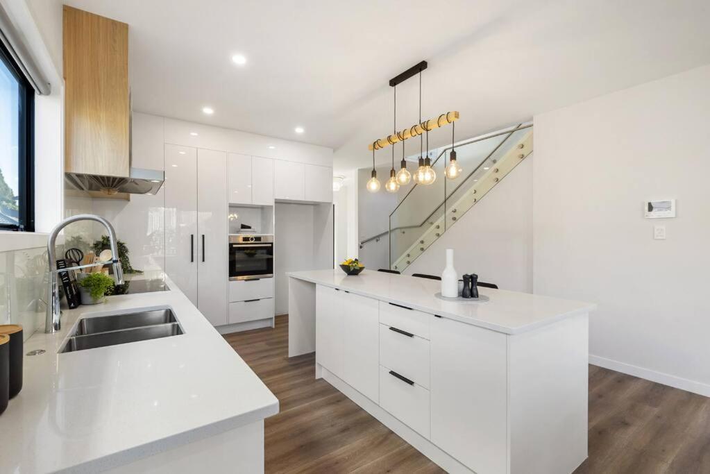 Hot Deal! Stunning Modern House In Ellerslie Villa Auckland