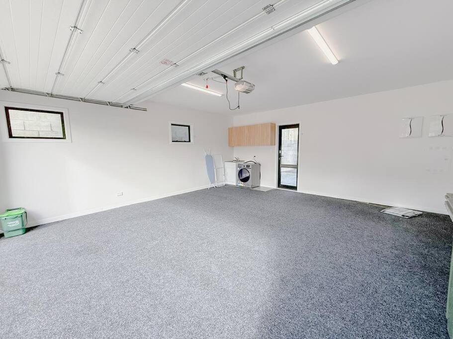 Hot Deal! Stunning Modern House In Ellerslie *