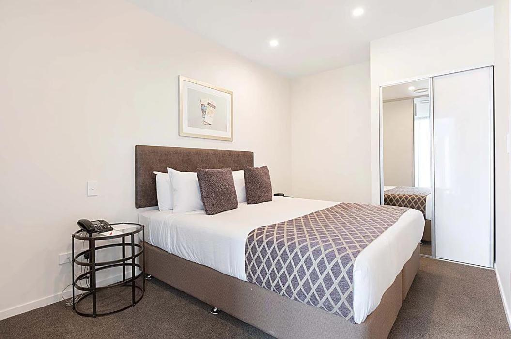 Ramada By Wyndham Victoria Street West