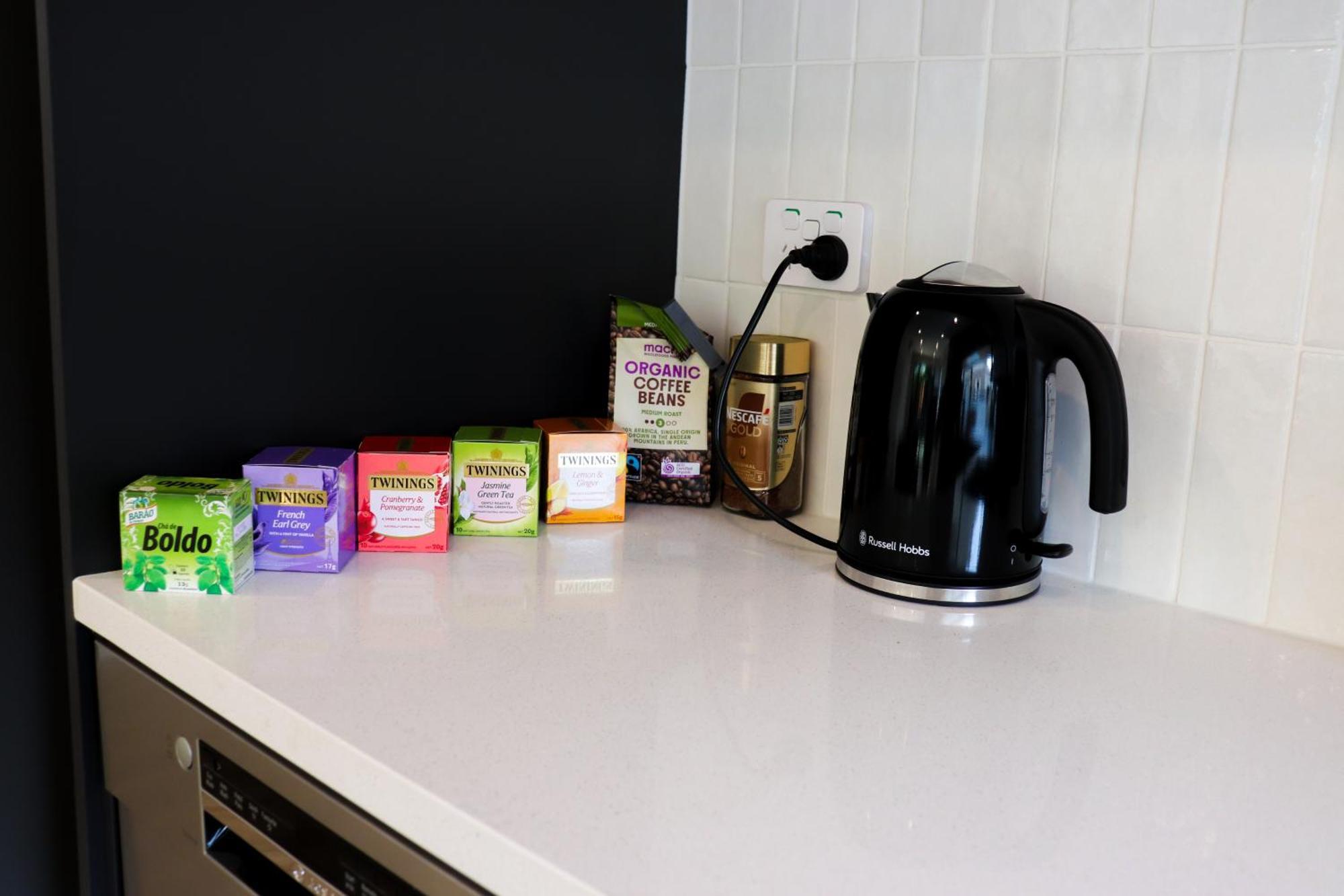 Homestay Luxe Modern Large Bedroom With Shared Kitchen And Amenities Auckland