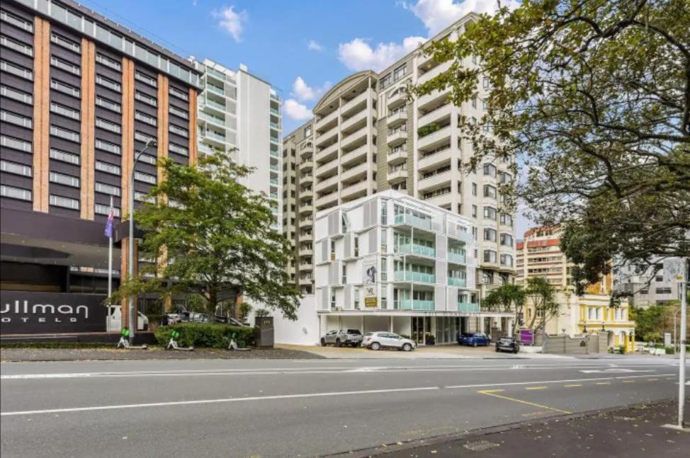 New & Modern Stylish 2br Vs Aircon In The Next To Park Apartment