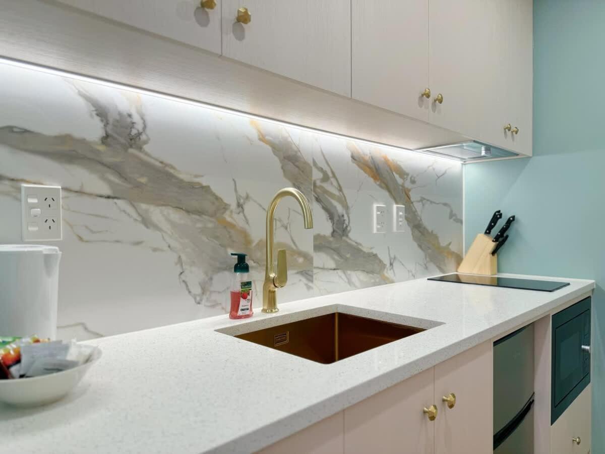 New & Modern Stylish 2br Vs Aircon In The Next To Park Apartment *