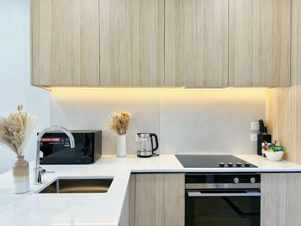 Garden Gem 2 Bdr & 1 Study Townhouse Near Center Auckland