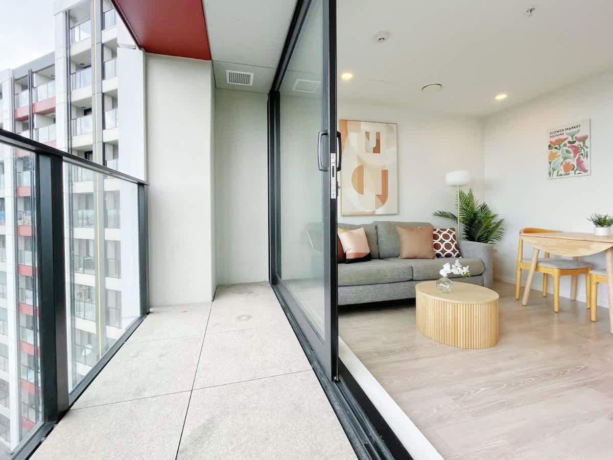 Apartment Cityscape Bliss Aircon 1br Living