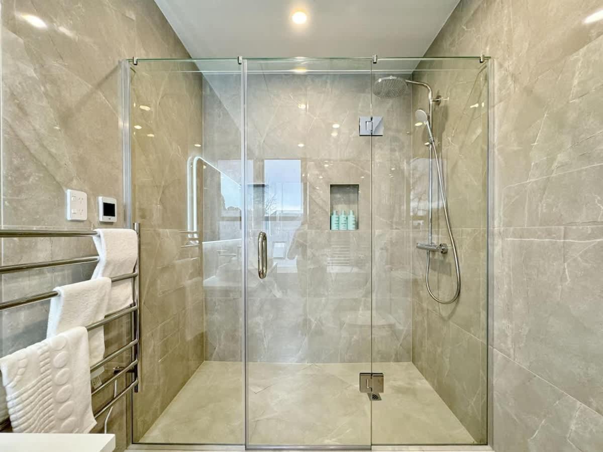 Holiday home A Away From - Luxury 4beds Asb Showgrounds & Cornwall Park