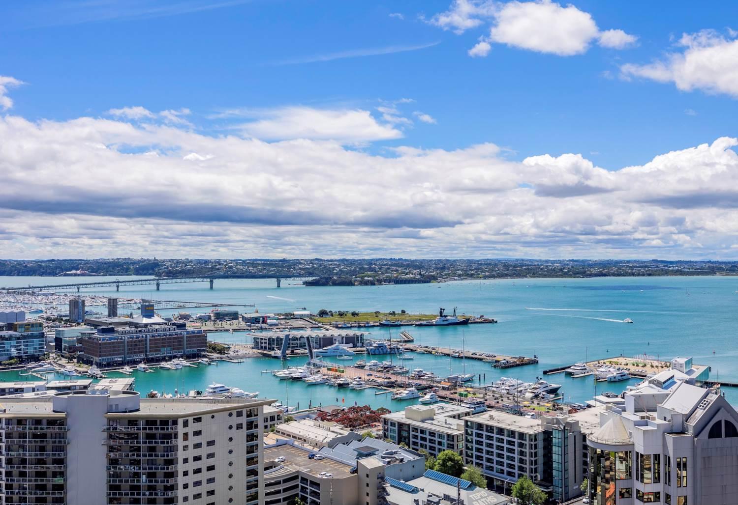 Gorgeous Seaview And Harbour View 2 Bedroom Apartment *