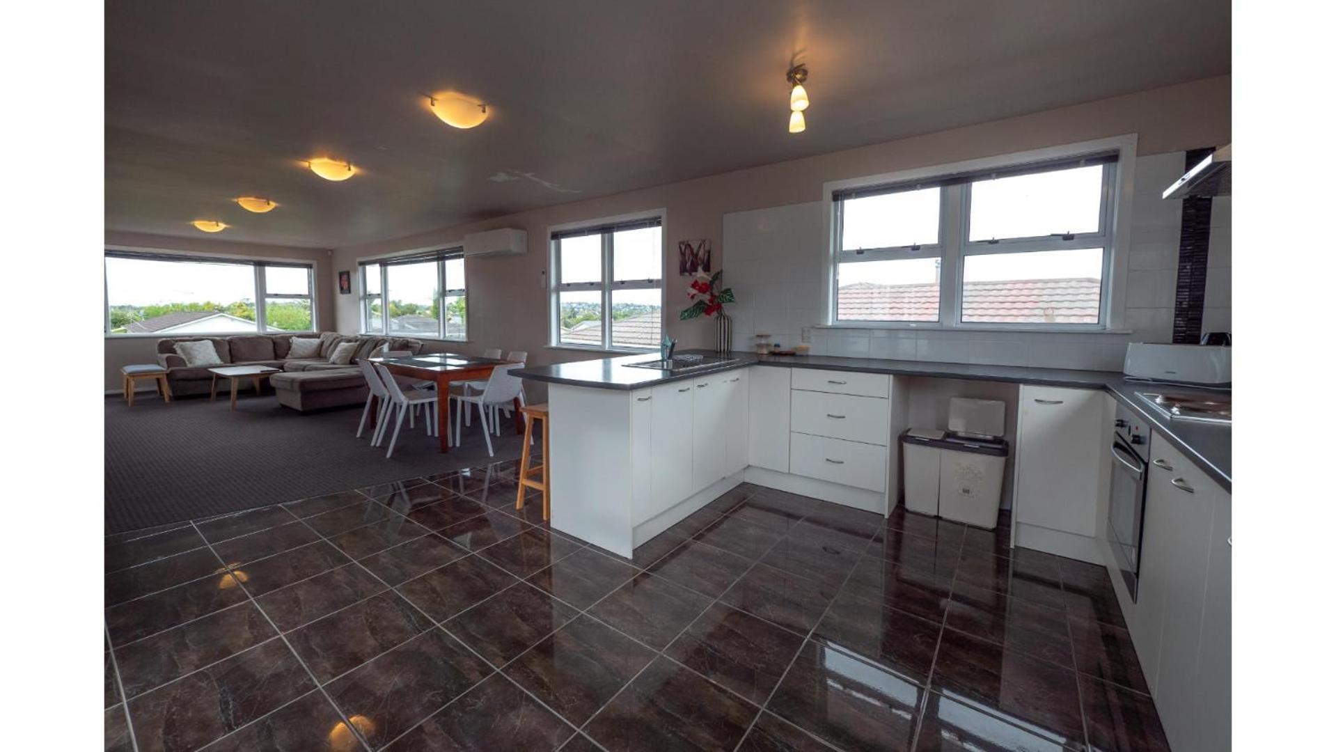 3-bedroom 2-bathroom Bright & Sunny Family Holiday home *