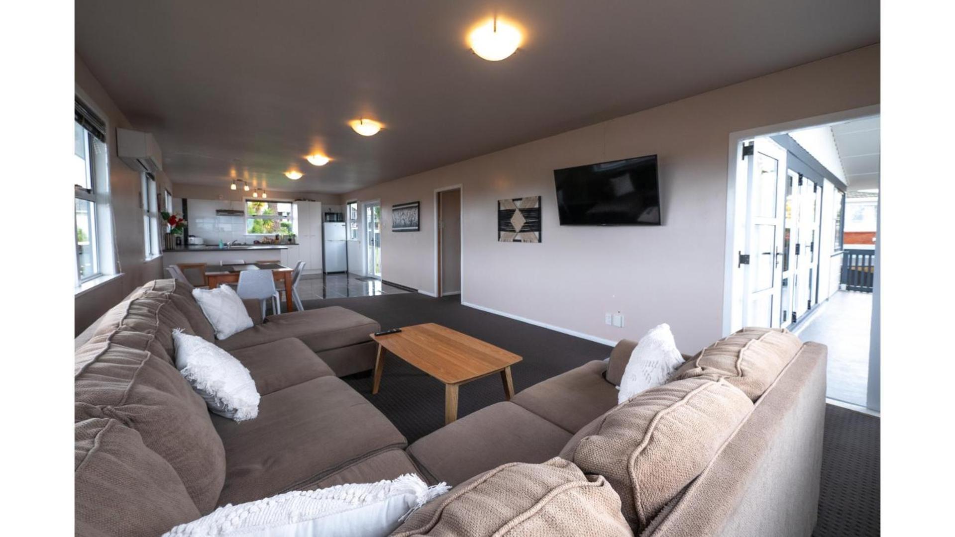 3-bedroom 2-bathroom Bright & Sunny Family *