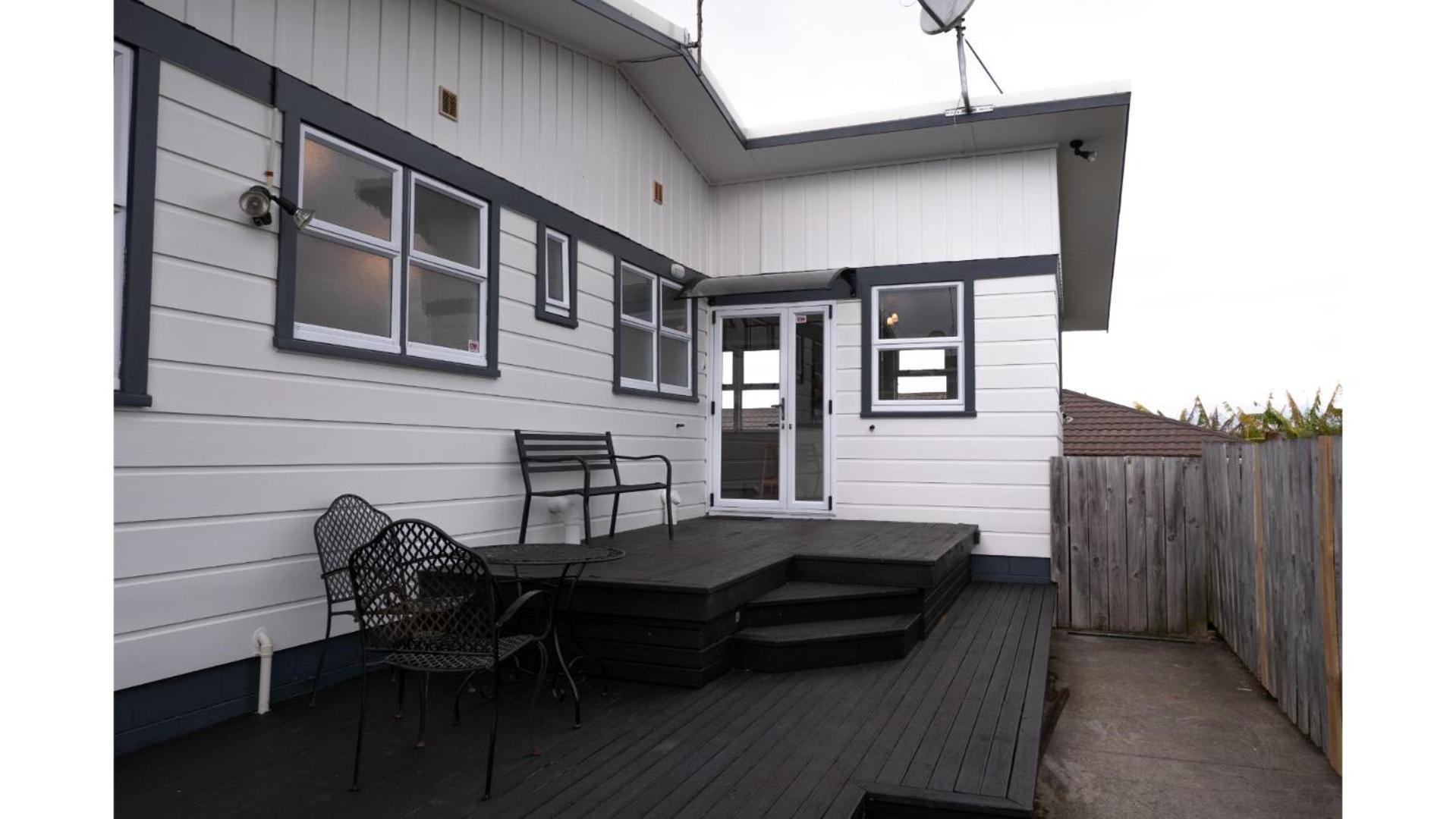 3-bedroom 2-bathroom Bright & Sunny Family