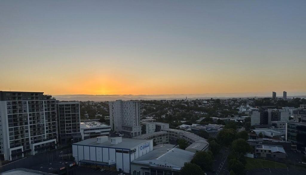 Apartment Aura D Two Bedroom Unit Harborview Balcony Wifi Easy Parking Auckland